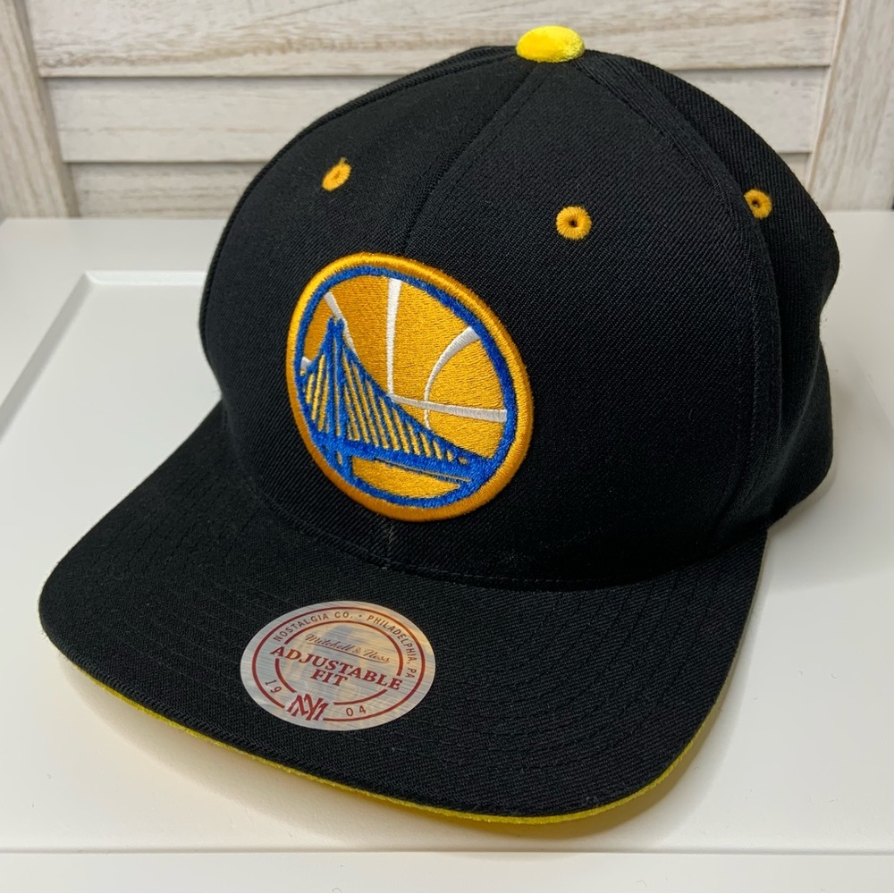 Mitchell & Ness Golden State Nostalgia Black and Yellow Velvet Flat Bill Hat
